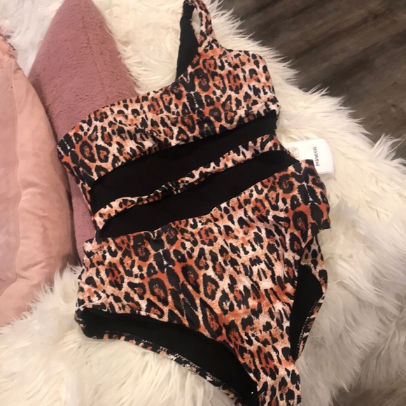 last one! Leopard  1pc swimsuit - Picture 3 of 4